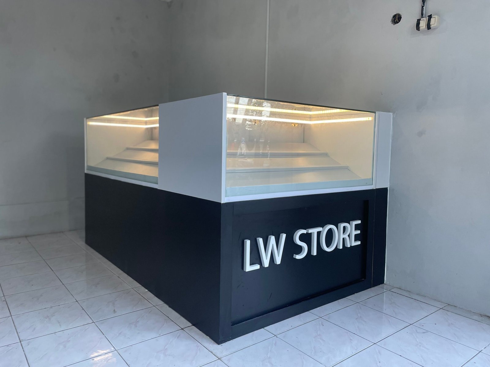 Produksi Meja Konter LW Store Yogyakarta