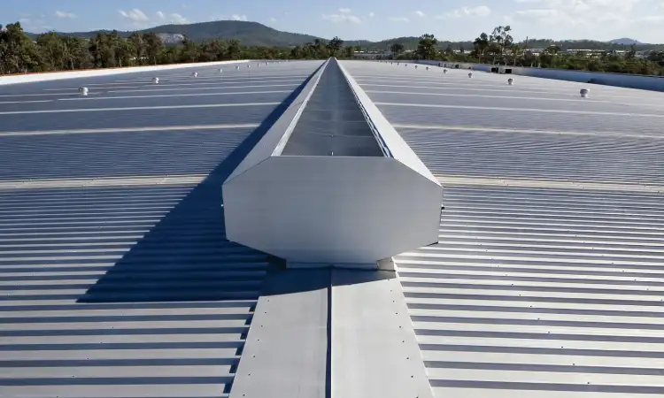Pemasangan Ridge ventilator, Sumber: AI